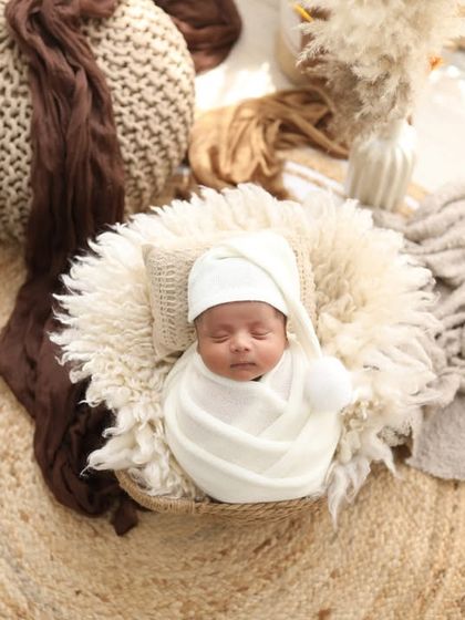 Pure and simple. A sleeping baby in a nest of soft, natural textures. These boho-inspired newborn sessions have such a warm and earthy feel.