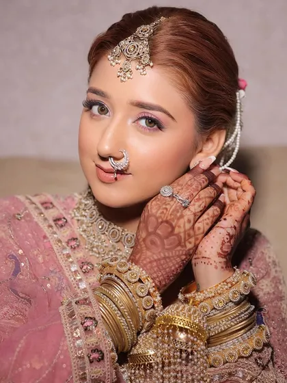 For the bride who loves a softer touch, a pink monochromatic look is pure romance. I focus on creating a harmonious look where the eyes, cheeks, and lips are all in sync, resulting in a fresh, youthful, and absolutely radiant bridal glow.