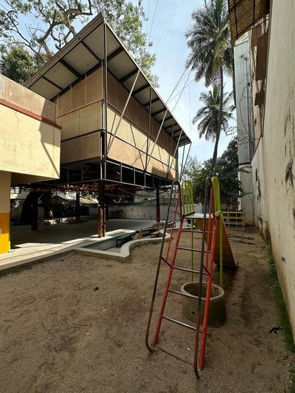 The RBANMS classroom extension next to the playground. The lightweight steel structure and simple materials were chosen to be economical and quick to erect, minimizing disruption to the school.