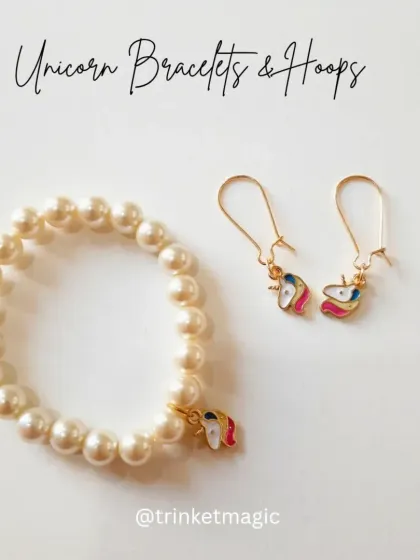 An elegant take on the unicorn trend, this set features a classic pearl beaded bracelet with a unicorn charm and matching hoop earrings.