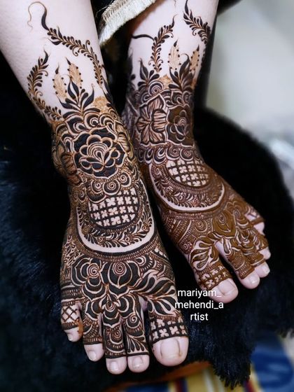 Intricate Mehendi for Feet photo 17