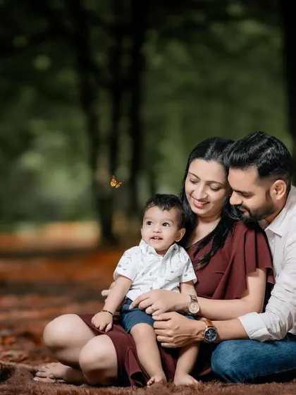 A peaceful family moment in a beautiful autumn park. We create a relaxed environment to capture these quiet, loving interactions.