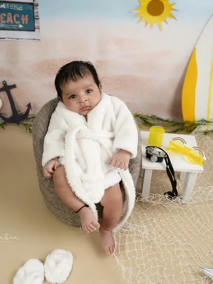 A serious look from our little beachgoer. The variety of poses and expressions I capture makes for a rich and diverse gallery.