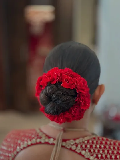 A final look at the red floral gajra bun, a popular choice for brides wanting a bold and traditional hairstyle.
