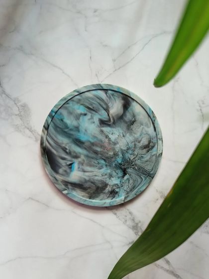 The stormy pattern of this blue and black coaster is mesmerizing. It’s a durable, waterproof, and stylish way to protect your surfaces.