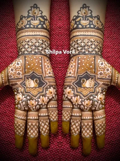 A perfectly symmetrical Rajasthani design featuring elegant swans and lotus motifs. I take great care in creating balanced and intricate patterns that look stunning from every angle.