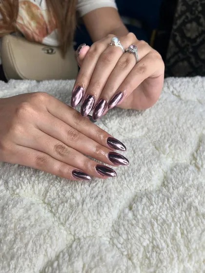 A beautiful metallic purple chrome finish on almond-shaped nails. This look is sleek, modern, and incredibly reflective.