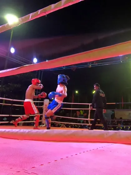 A fast exchange of punches during the low kick semi-final.
