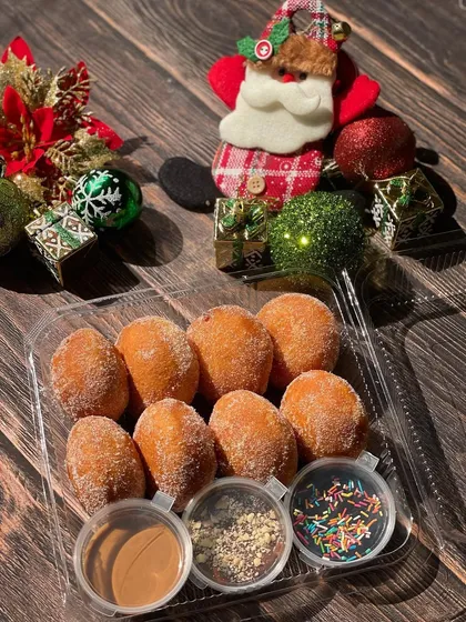 Another shot of my mini donut box, a popular choice for party favors and holiday gifting.