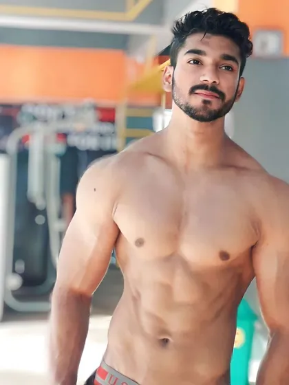 A clear, well lit shot of my upper body physique. I believe in being a "natural fitness freak" and building a solid foundation first.