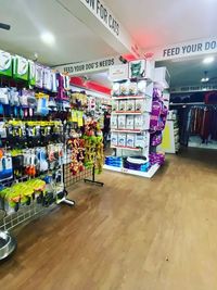 Pet Store & Supplies