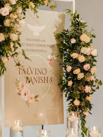 This elegant welcome sign was designed for a First Holy Communion celebration. I used a soft color palette with delicate roses and baby's breath to create a pure and serene atmosphere befitting the sacred occasion.