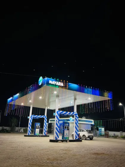 Our decoration services are not just for parties; we also handle corporate and commercial events. We decorated this new Nayara petrol pump for its grand opening, using brand-colored balloon arches and lighting to attract customers.