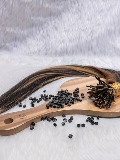 Here are I-tip extensions with micro beads, ready for application. The highlighted strands show how you can add color and dimension without any chemicals, all while getting a fuller look.