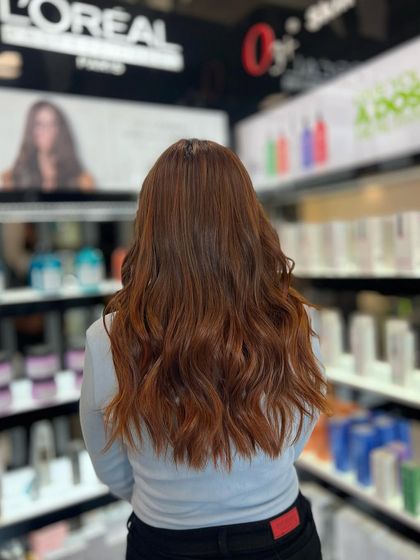 This is a beautiful honey copper shade. The color is warm and rich, with a beautiful shine that looks stunning in any light.