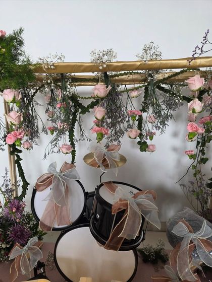 A close-up of the drum set from the Raha Kapoor hamper, adorned with delicate organza bows.