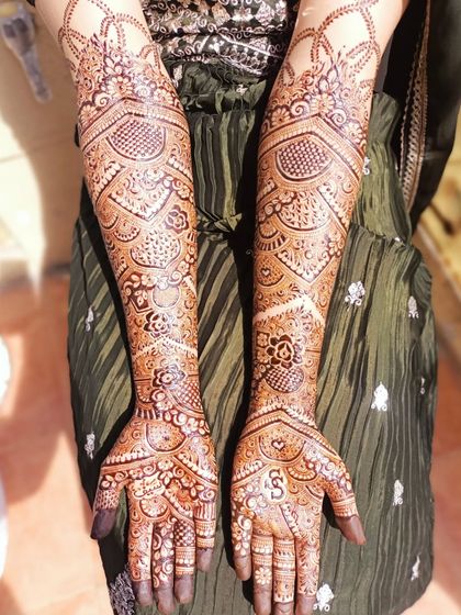 The full view of this gorgeous, sunlit design.