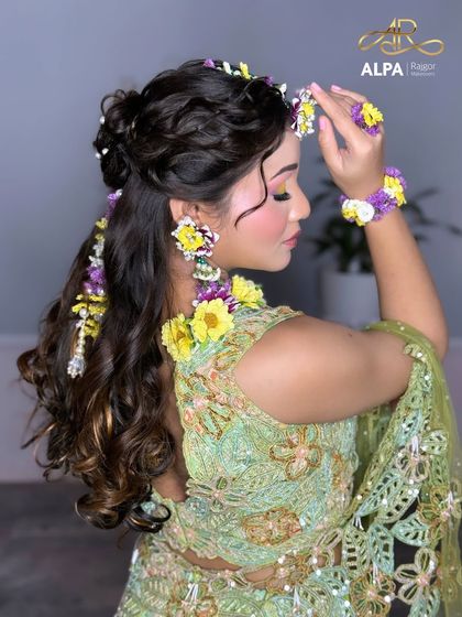 Vibrant Haldi & Mehendi Styles photo 9