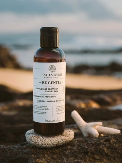 My Be Gentle Face Cleanser is perfect for dry and sensitive skin. It uses saffron and vetiver hydrosols, aloe vera, and hydrolyzed oats to hydrate, brighten, and calm your skin with every wash.