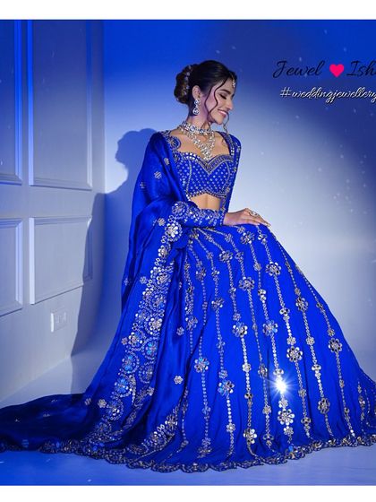 The complete royal blue ensemble. The sparkle of the Polki jewellery against the rich blue fabric is simply mesmerizing. This is a look that guarantees you will be the center of attention.