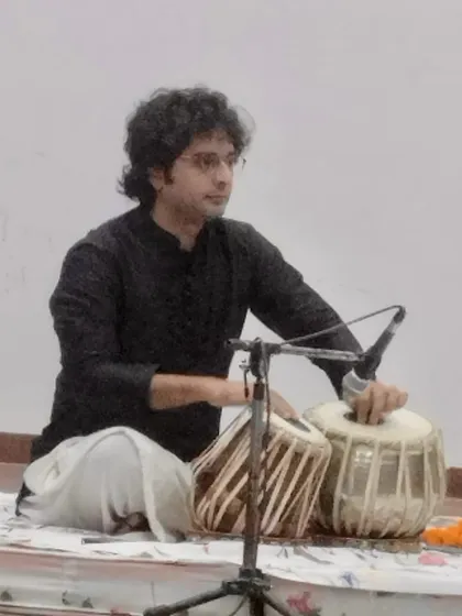 A solo moment during an accompaniment. Even while accompanying, there are moments where the tabla player gets to showcase short, crisp patterns.