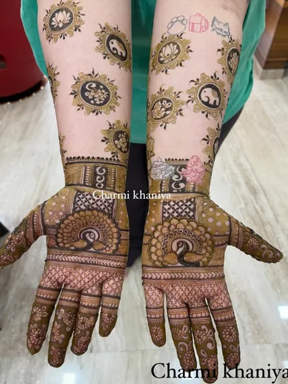 Have a tattoo you don't want to cover? No problem! For this client, I designed a unique pattern that beautifully incorporates her existing tattoos. The result is a cool mix of traditional mehendi and modern body art.