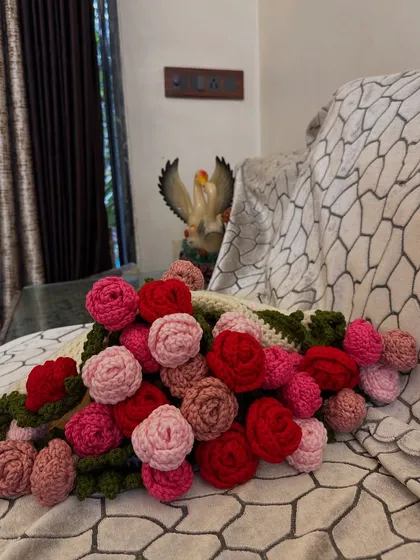 A close-up look at the "bouquet" part of the blanket. I used various shades of pink and red yarn to create these 32 crochet roses, giving the border a lush, three-dimensional look.