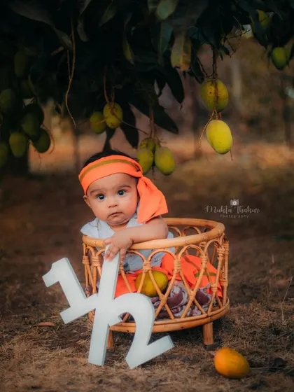 This 6-month-old mango pie is posing perfectly under the shade of the tree.