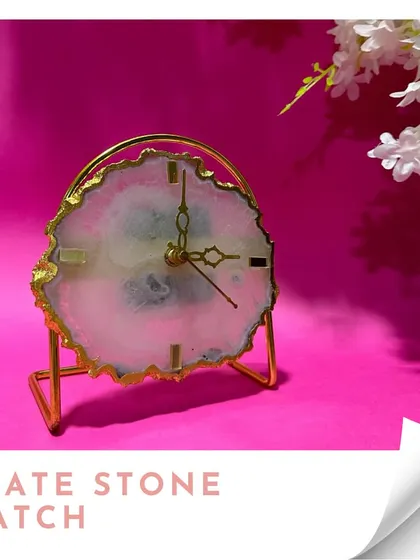 An elegant agate stone watch on a golden stand. This unique decor piece is both functional and beautiful, making it a perfect gift for the festive season.