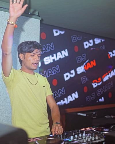 Remix & Mashup Production