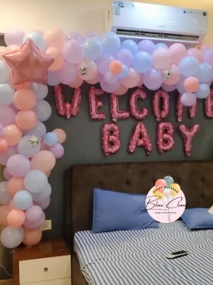 A full view of the pastel-themed 'Welcome Baby' bedroom decoration, including balloon pillars and character foils.