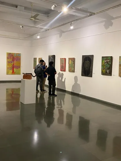 A wide shot showing the contrast between the two artists' styles.