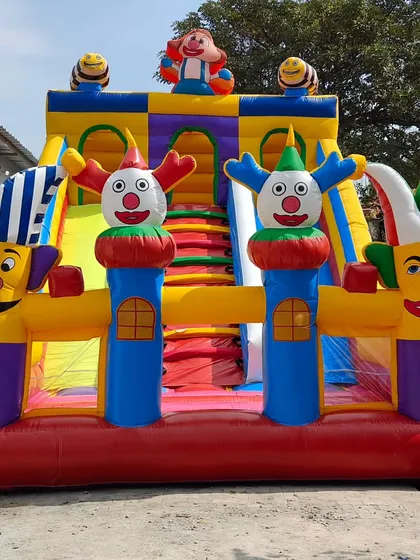 Our clown-themed bouncy castle is a timeless classic for fairs and carnivals. This large model features multiple slides and colorful jester and clown figures.