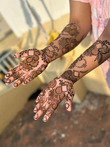 Shaikh Yasmeen - Wedding Party & Guest Mehendi Modern & Minimalist Designs photo 3