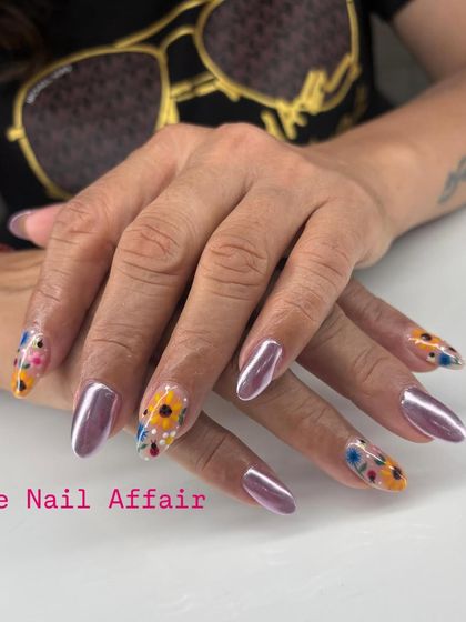 Another view of our abstract sunflower and chrome nail set. This shows how we can mix different styles and finishes for a unique look.