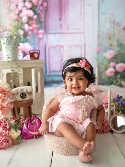 Waving hello from her stylish pink room! This 8-month sitter session was full of personality and adorable moments.