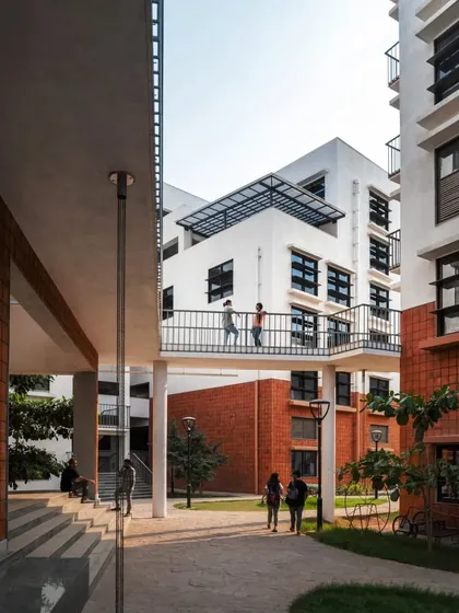 The central courtyard at Srishti is a hub of activity, with open ground floors and connecting bridges encouraging a constant flow of people and ideas.