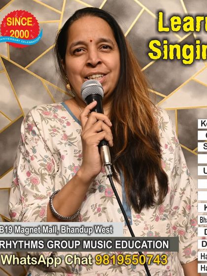 An adult student during her singing class. Our curriculum is adapted for learners of all ages, whether you are a beginner or looking to refine your skills in vocal music.