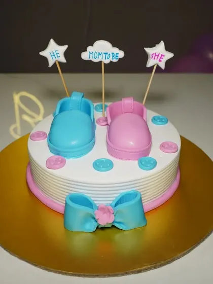 A clean, simple shot of the "He or She" themed cake. We provide clear and detailed photos of your event's highlights.