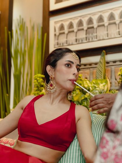 An intimate Mehendi soaked in the soul of greens, the true color of Mehendi. We used lush foliage, unexpected fruits, and rare leaves to create a space filled with warmth, class, and quiet sophistication.