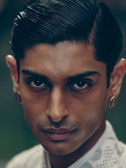 An intense portrait that captures the mood of the campaign. The casting and grooming were crucial to achieving this powerful, cinematic feel.