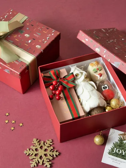 Holiday magic packed in a box. This hamper includes cakesicles, Christmas cookies, and a decorative Christmas tree.