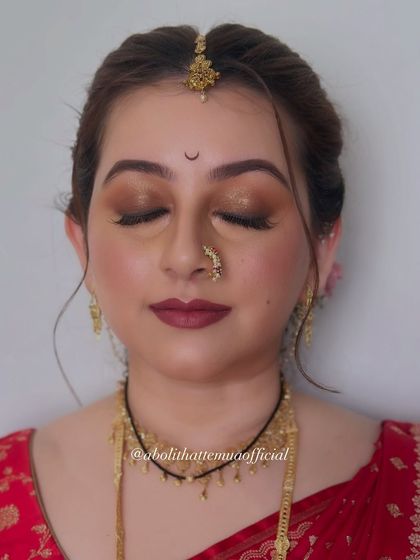 I assure you that your makeup will look like a second skin. This close-up shows the smooth texture of the airbrush makeup and the beautiful shimmer on the eyelids.