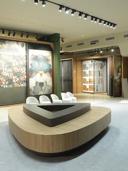 We invite you to step into our expansive showroom, a world where tiles are not just building materials, but pieces of art. This space is designed for inspiration, featuring large format artistic tiles and comfortable consultation areas to help you begin your design journey.