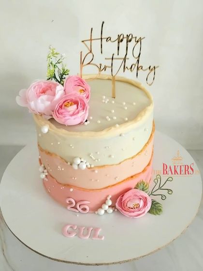 Check out this stunning pretty pink fault line cake! The design creates a beautiful layered effect with shades of pink and white, adorned with delicate flowers. It's a completely no-fondant cake, perfect for a special occasion.