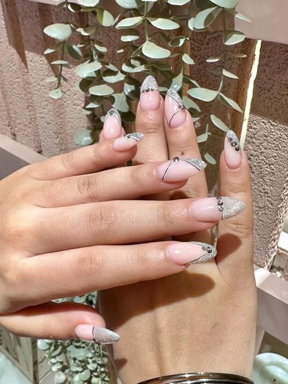 Chic & Understated Nails photo 39