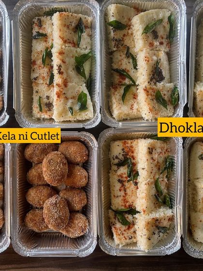 A snack order of Kela ni Cutlet (raw banana cutlets) and white Dhokla.