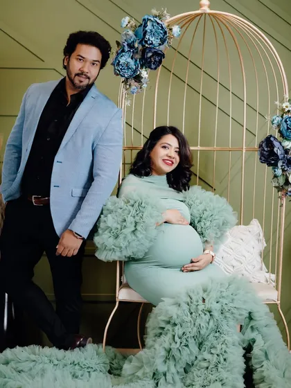 This pose showcases the beautiful fit of the mint green mermaid gown and the elegant ruffled sleeves. My studio allows for a variety of poses, both seated and standing.