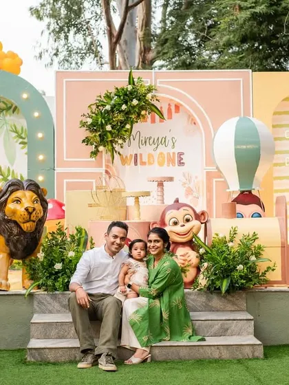 This is what it's all about: a picture-perfect moment for Mireya's family at her 'Wild One' boho-themed party. I design stunning backdrops that not only look great in photos but also create a magical atmosphere for you and your guests to enjoy.