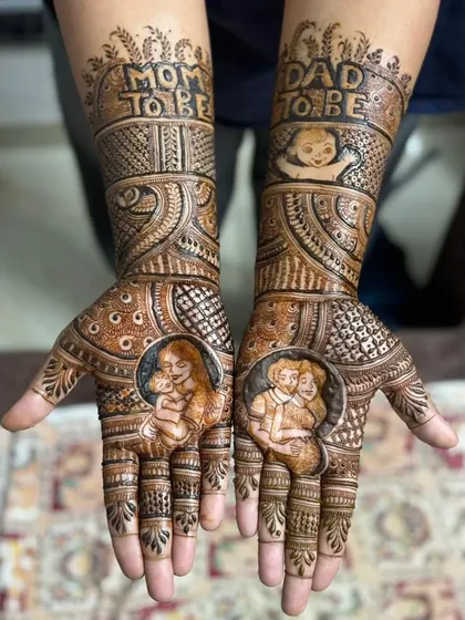 Another sweet baby shower design celebrating the "Mom to be" and "Dad to be." The palms feature portraits of the couple holding their baby, a beautiful way to look forward to their new arrival.
